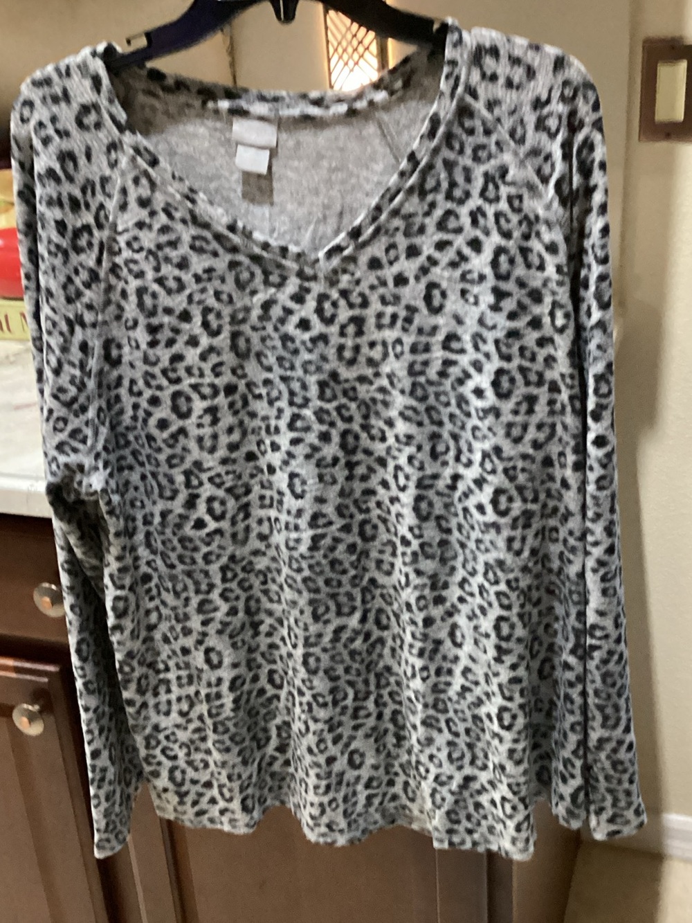 Leopard Print V-Neck Long Sleeve Top - Grey/Black